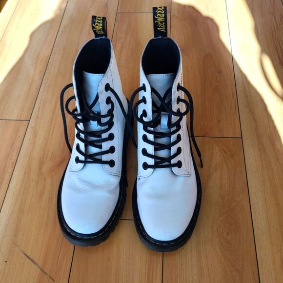 Dr. Martens white 8 eye classic women's size 8 - Picture 1 of 8